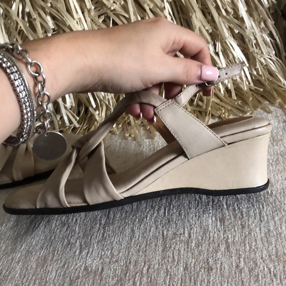 Clark Artisan Sandals Slingback Wedge Heels Tan Leather Open Toe - Picture 3 of 6